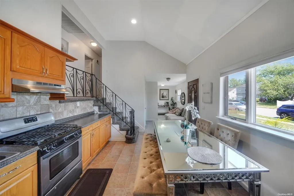 46 W Minerva Road Lindenhurst NY 11757
