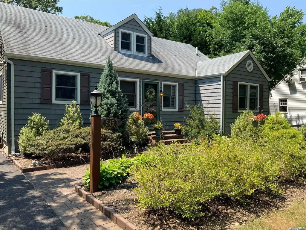 545 Peters Boulevard Brightwaters NY 11718