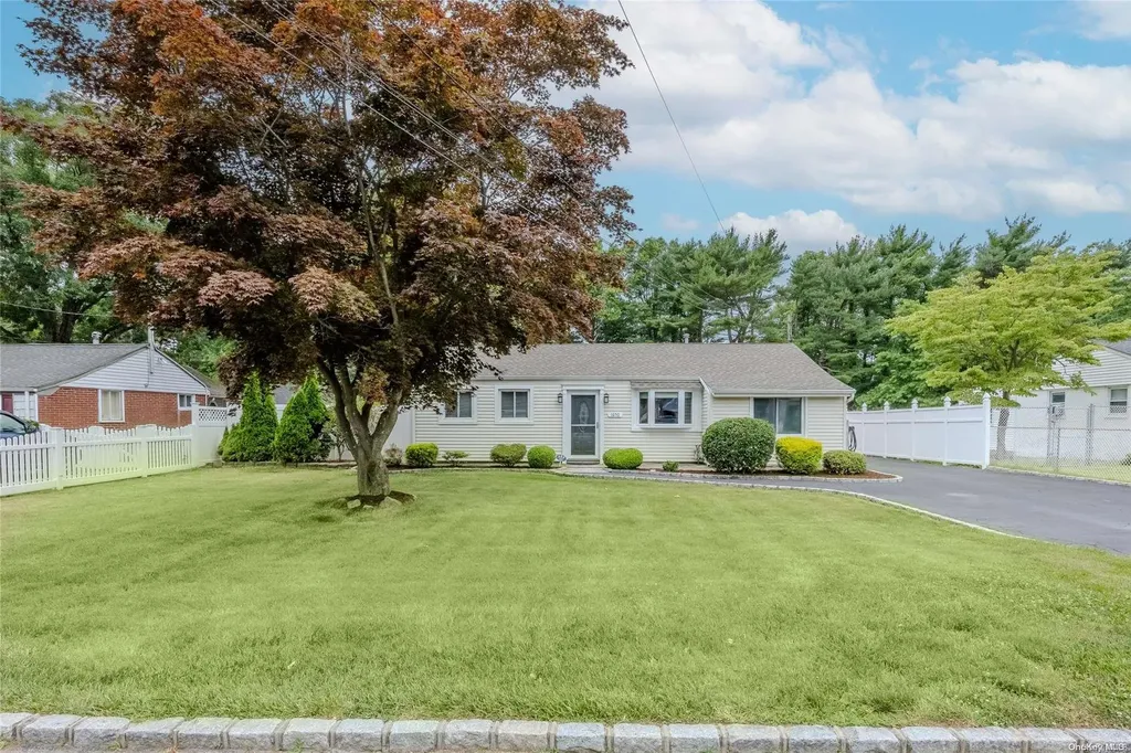 1650 N Gardiner Drive Bay Shore NY 11706
