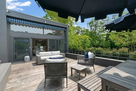 1 Oakwood Wainscott NY 11975