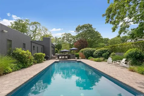 1 Oakwood Wainscott NY 11975