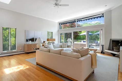 1 Oakwood Wainscott NY 11975