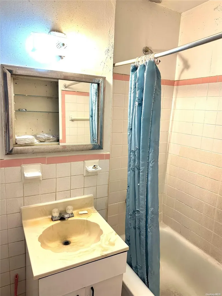 67-50 Thornton Place Forest Hills NY 11375