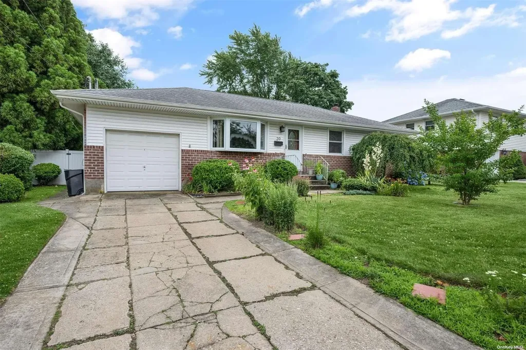 20 Larry Drive Commack NY 11725