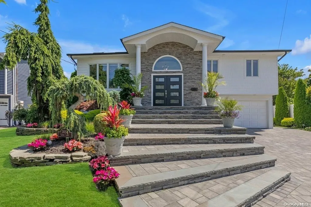 3054 Lonni Lane Merrick NY 11566