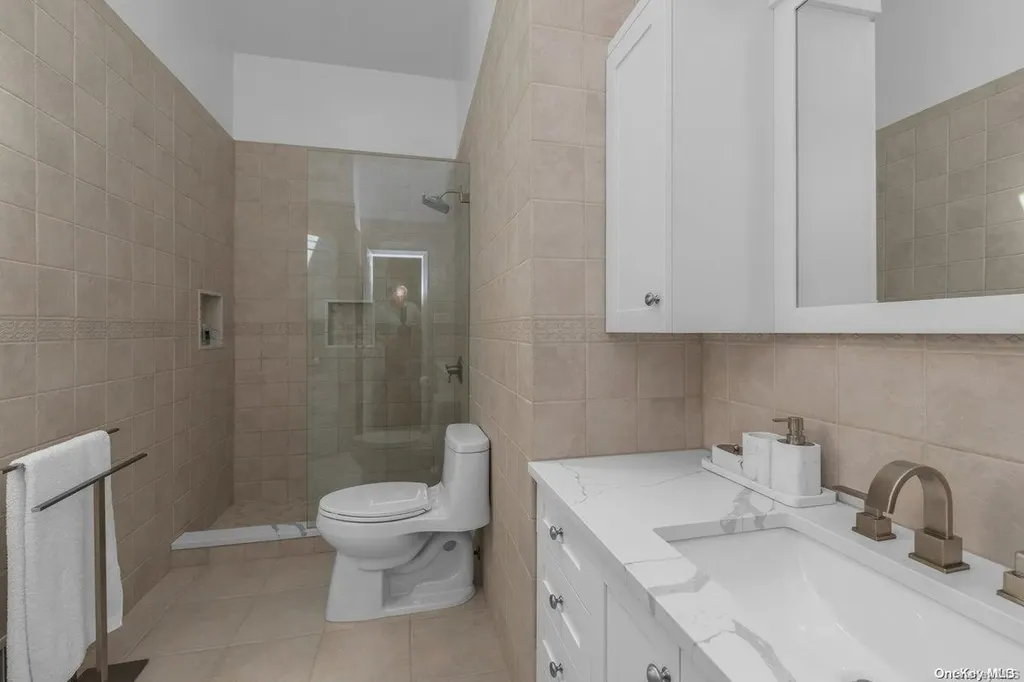 3054 Lonni Lane Merrick NY 11566