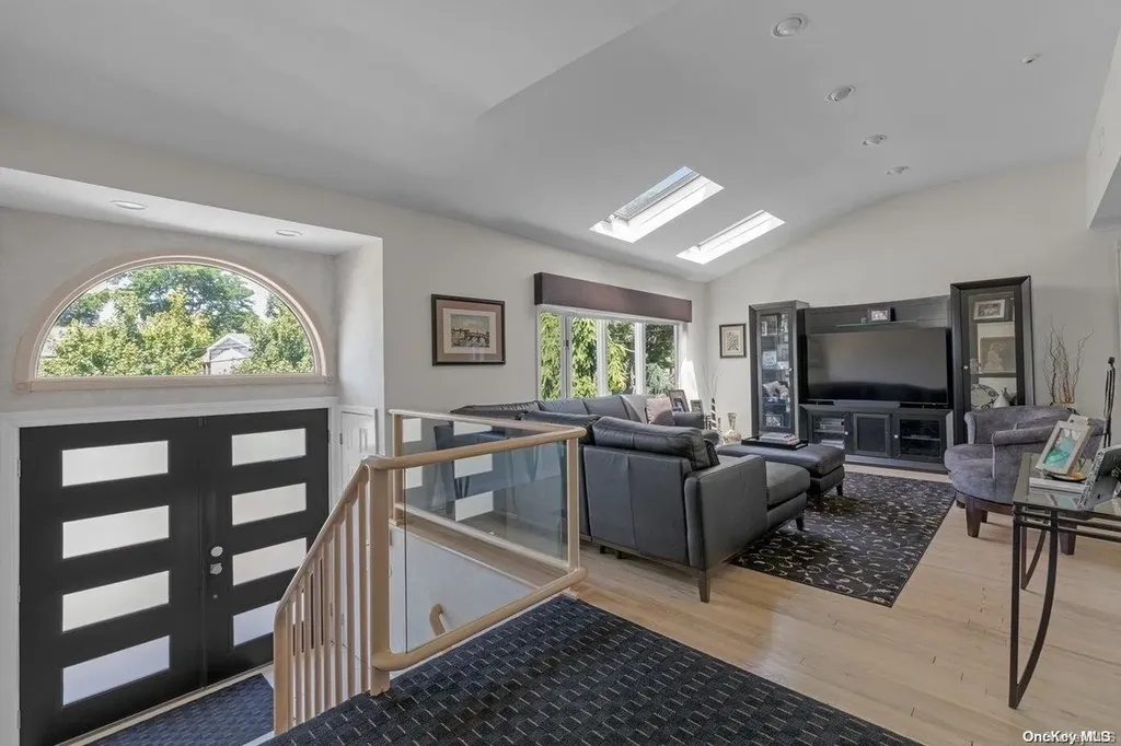 3054 Lonni Lane Merrick NY 11566