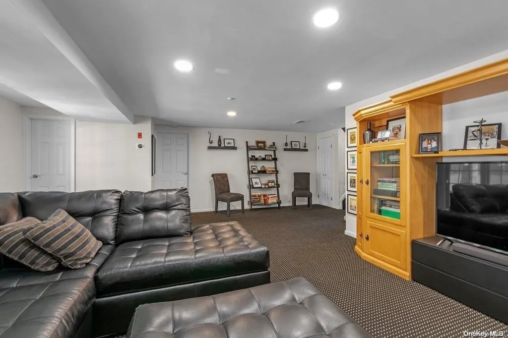 3054 Lonni Lane Merrick NY 11566