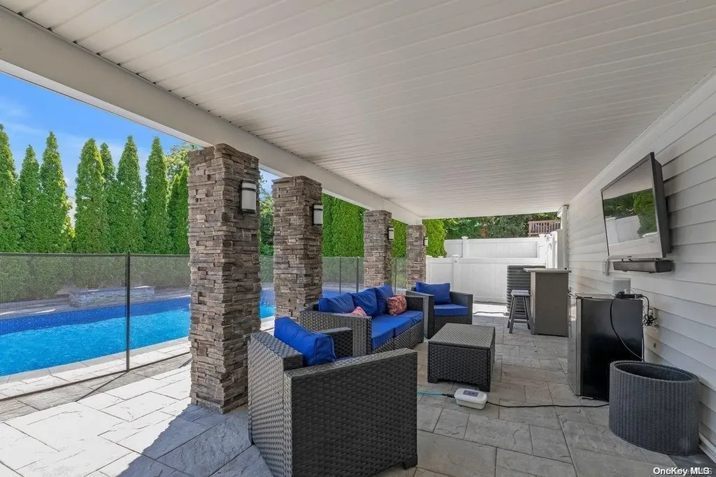 3054 Lonni Lane Merrick NY 11566