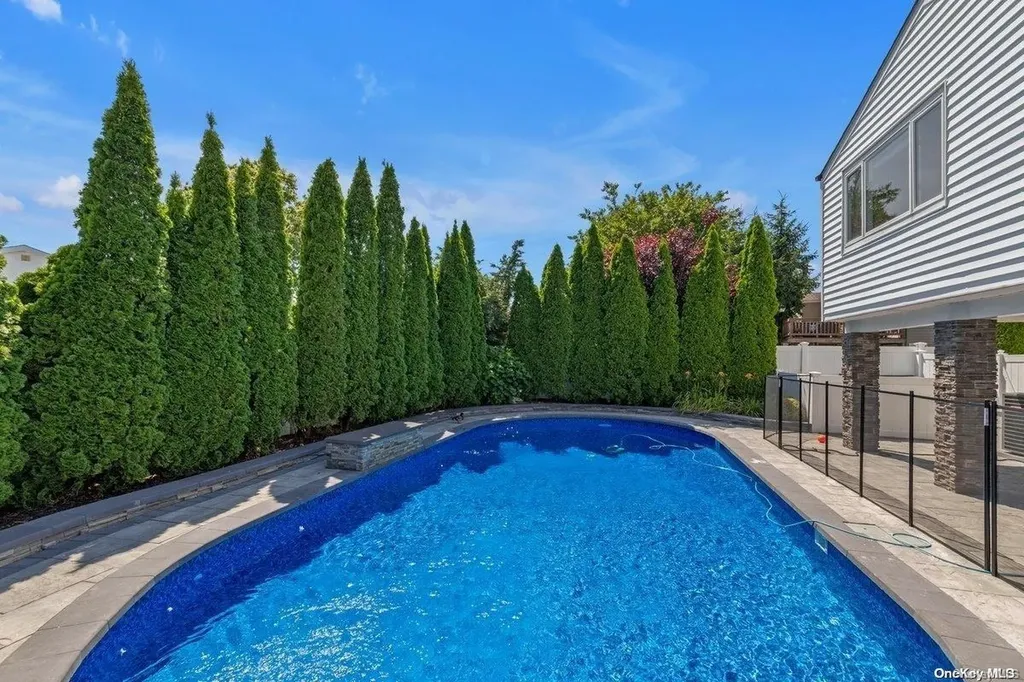 3054 Lonni Lane Merrick NY 11566