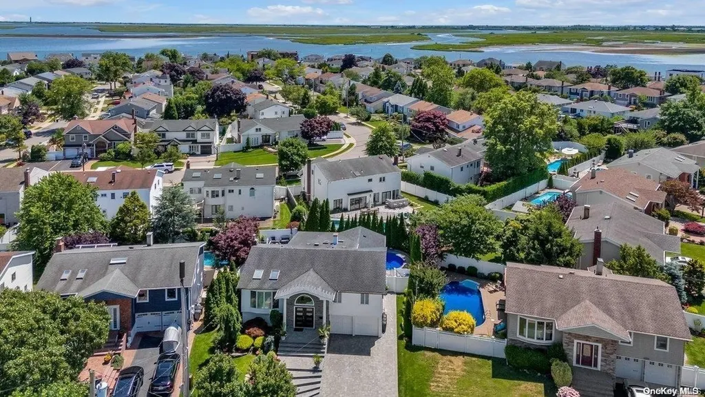 3054 Lonni Lane Merrick NY 11566