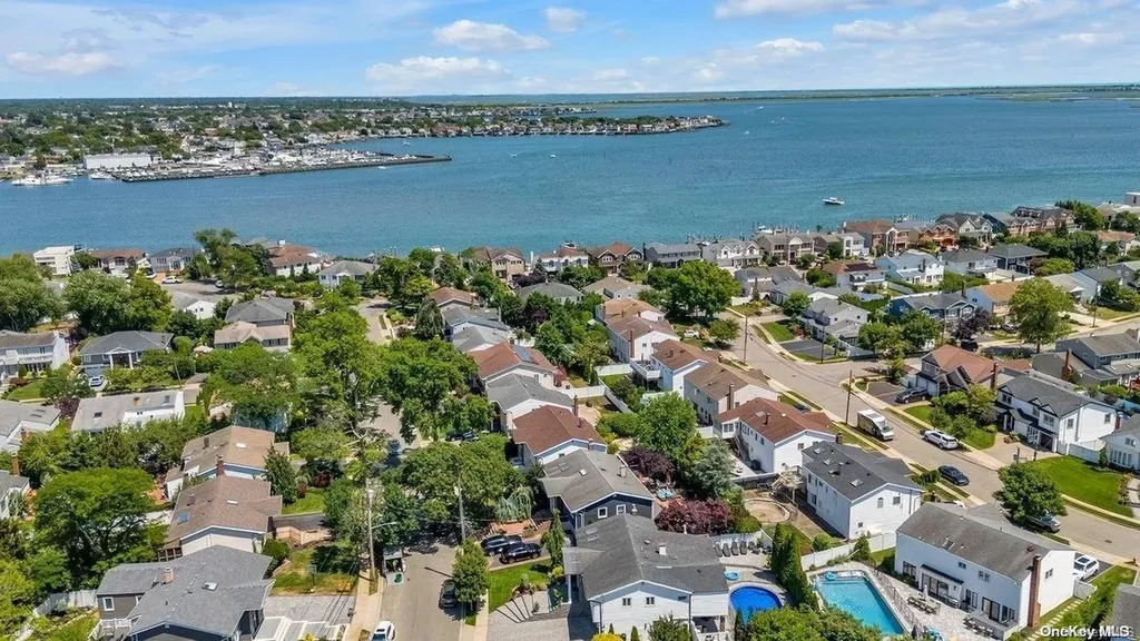 3054 Lonni Lane Merrick NY 11566