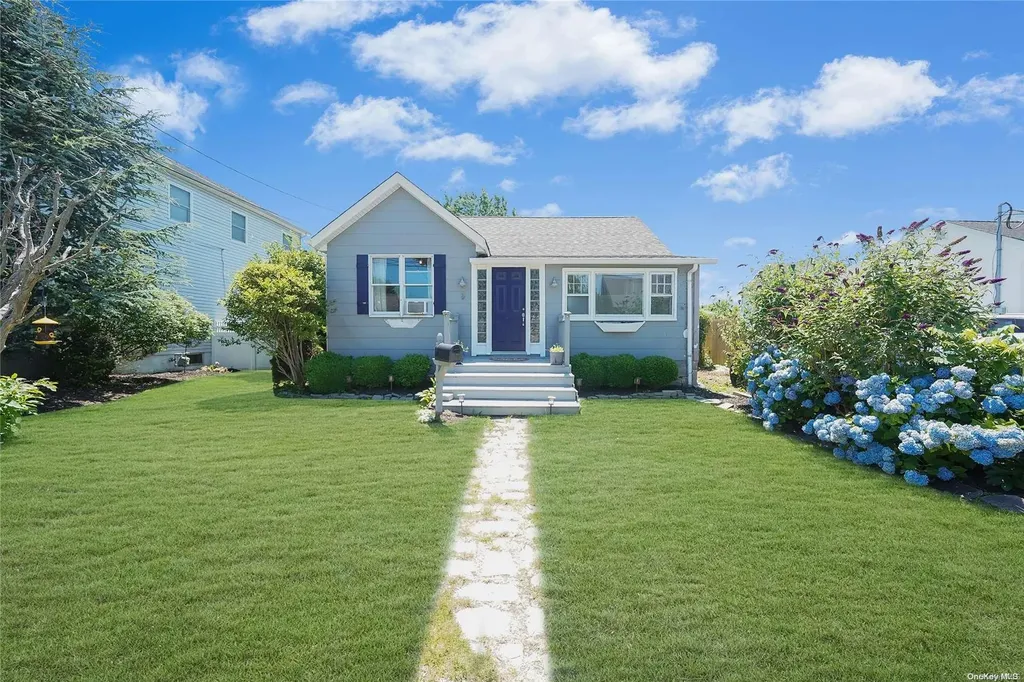 5 Walnut Place Lindenhurst NY 11757