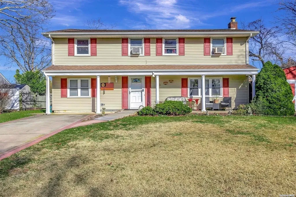 285 Floyd Road Shirley NY 11967