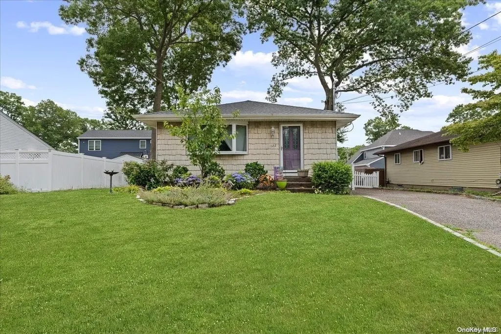 122 Arlington Street Patchogue NY 11772