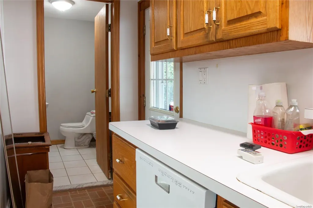 31 Dow Avenue Mineola NY 11501