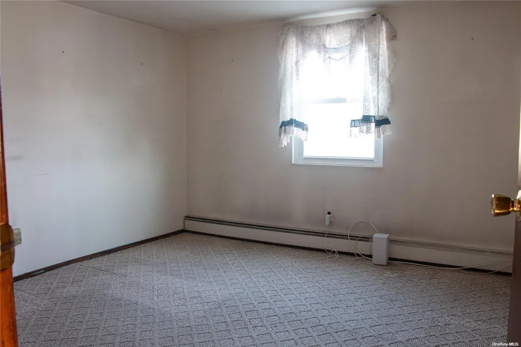 31 Dow Avenue Mineola NY 11501