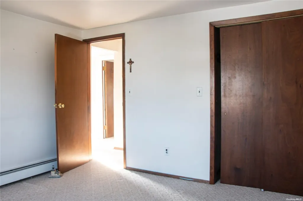 31 Dow Avenue Mineola NY 11501