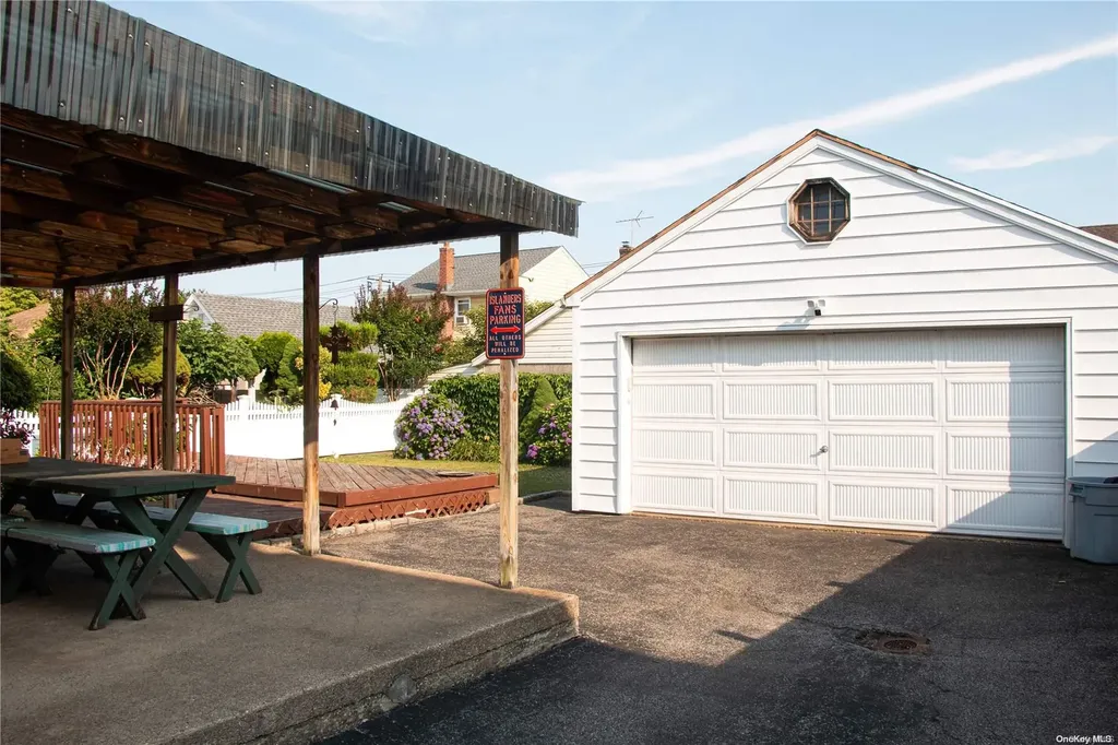31 Dow Avenue Mineola NY 11501