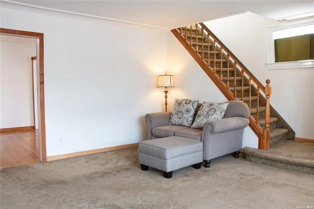 31 Dow Avenue Mineola NY 11501