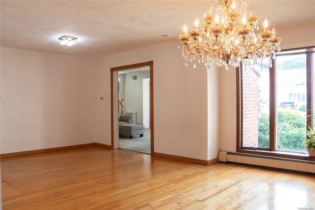 31 Dow Avenue Mineola NY 11501