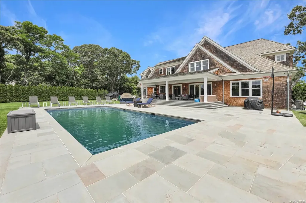 18 Michaels Way Westhampton Beach NY 11978