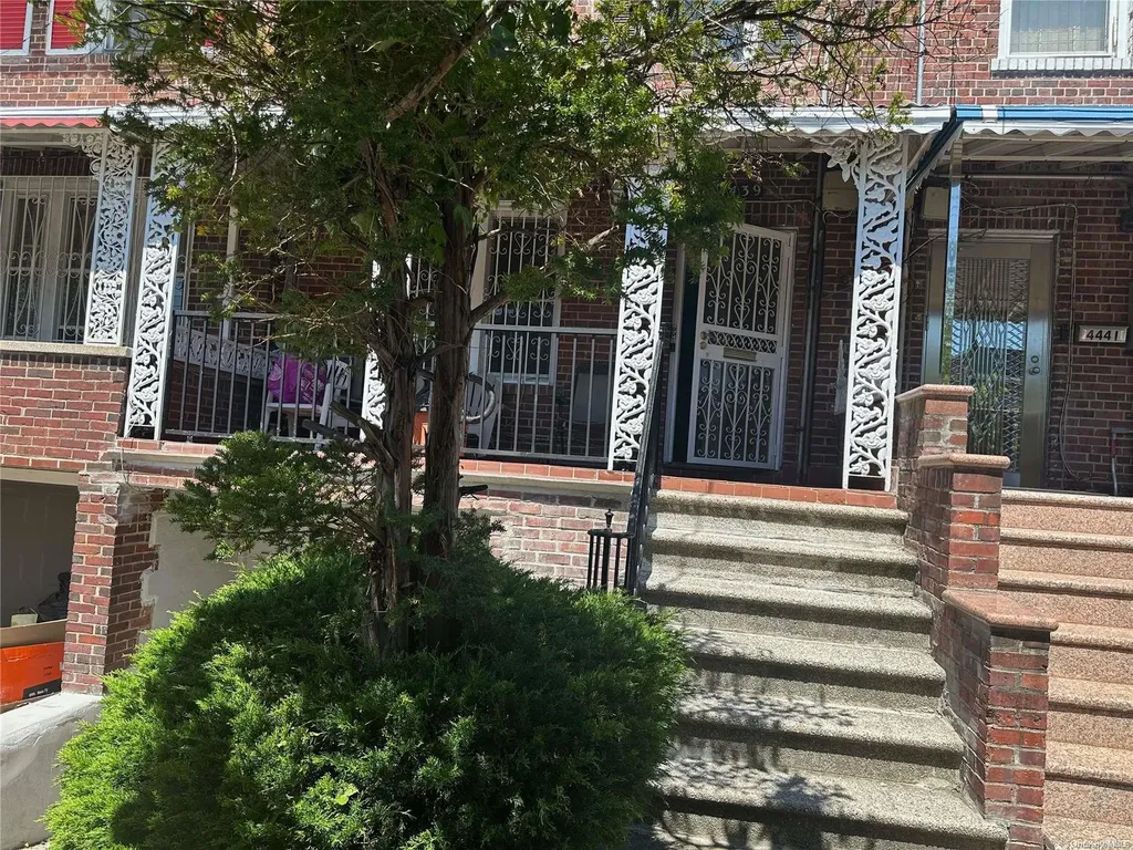 4439 Byron Avenue Bronx NY 10466