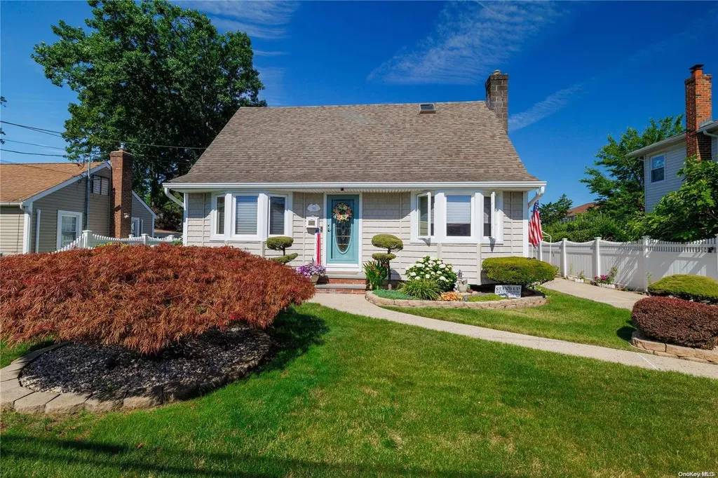 192 Clement Avenue Elmont NY 11003