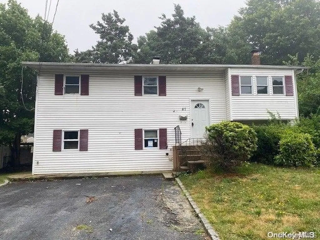 87 Stephen Road Bayport NY 11705