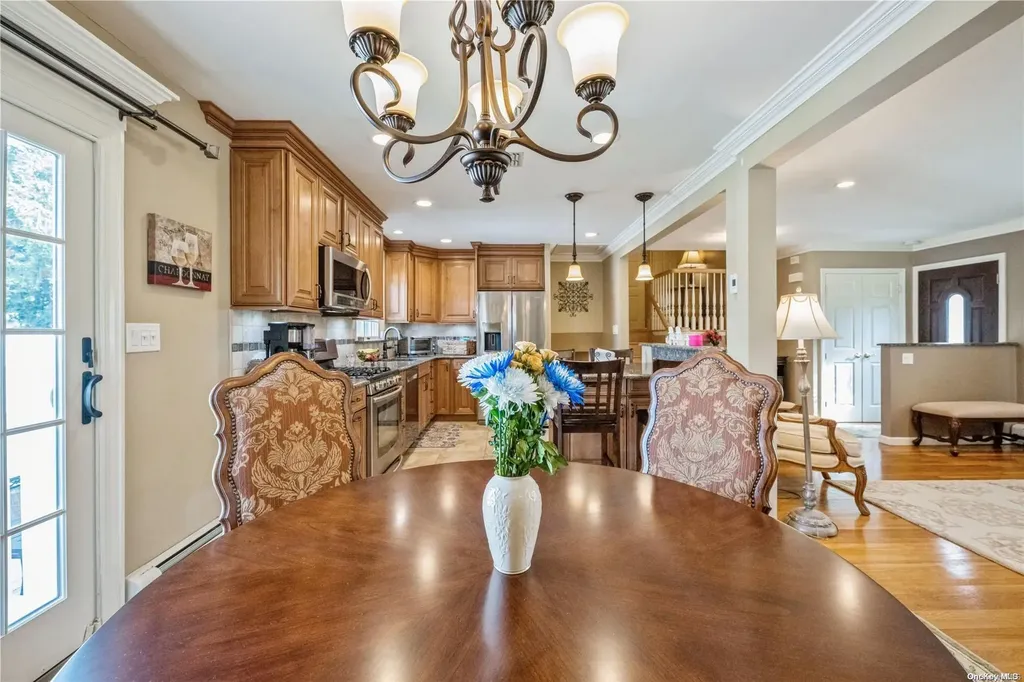36 Cranberry Lane Plainview NY 11803