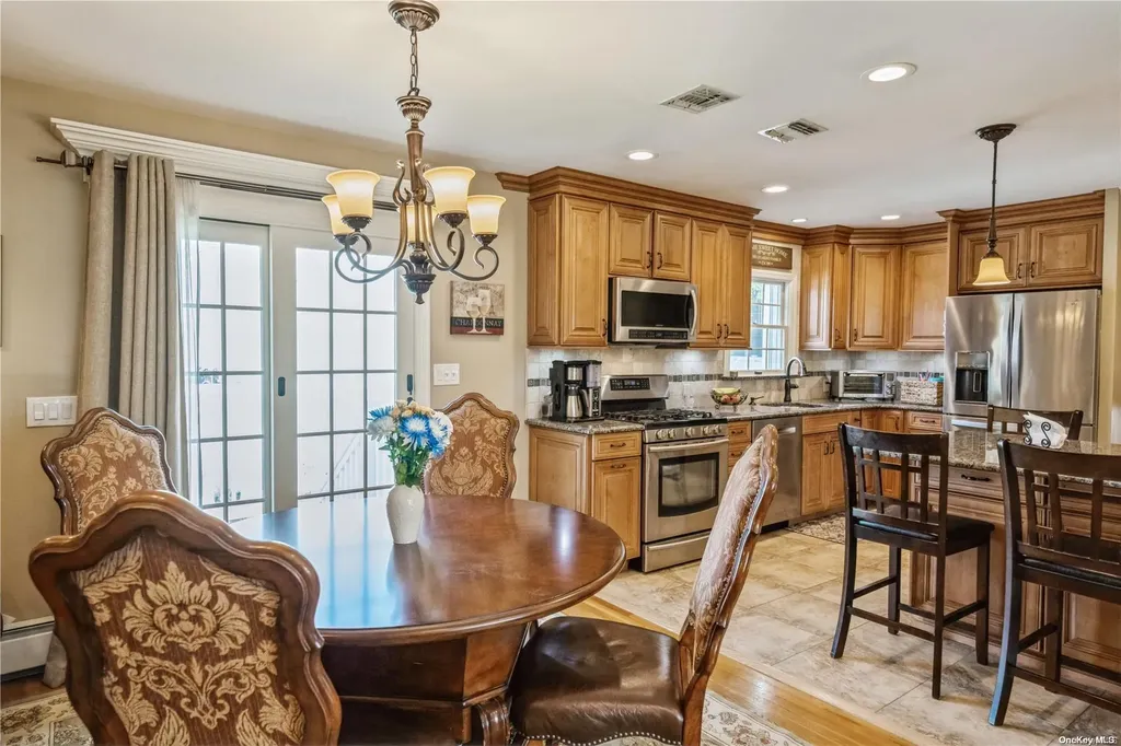 36 Cranberry Lane Plainview NY 11803