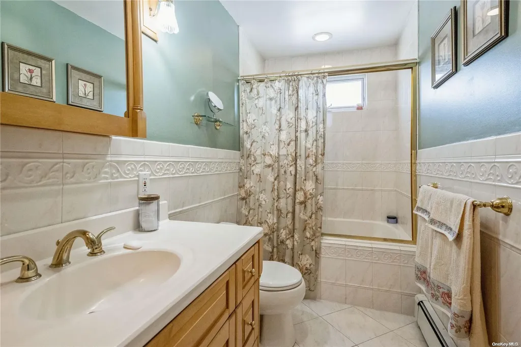 36 Cranberry Lane Plainview NY 11803
