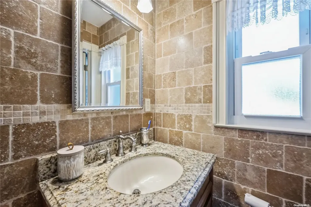 36 Cranberry Lane Plainview NY 11803