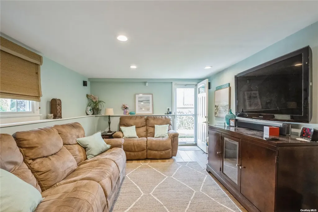 36 Cranberry Lane Plainview NY 11803
