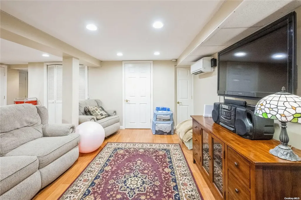 36 Cranberry Lane Plainview NY 11803