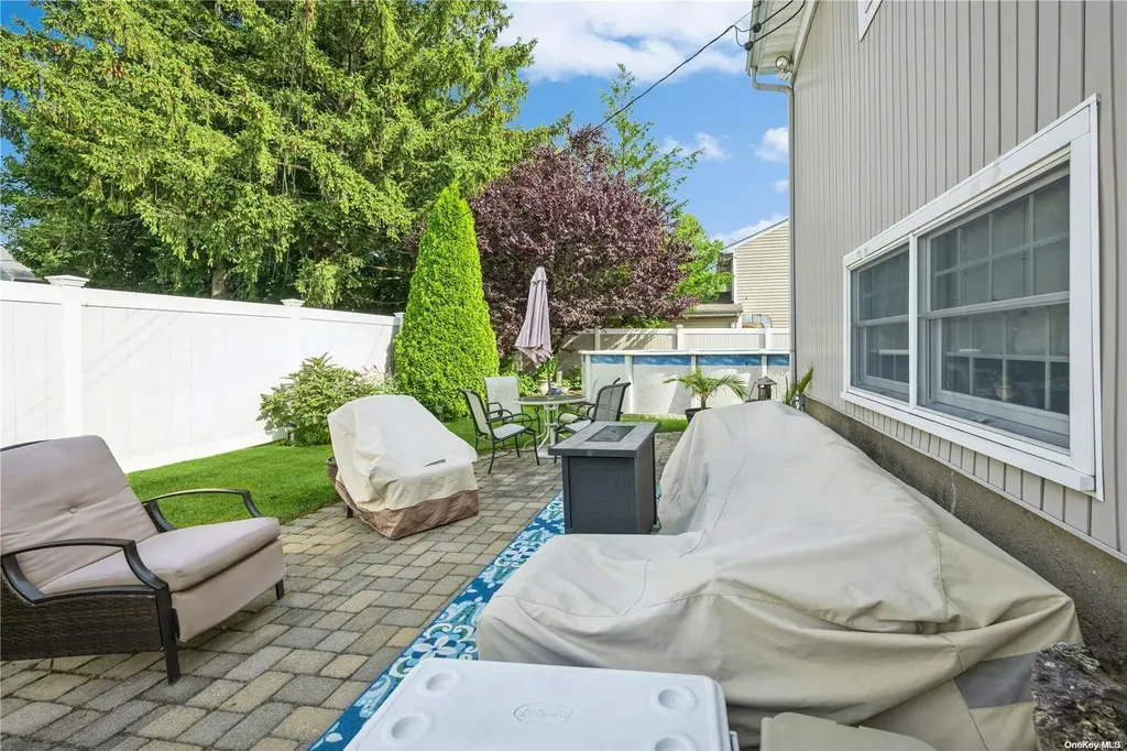 36 Cranberry Lane Plainview NY 11803