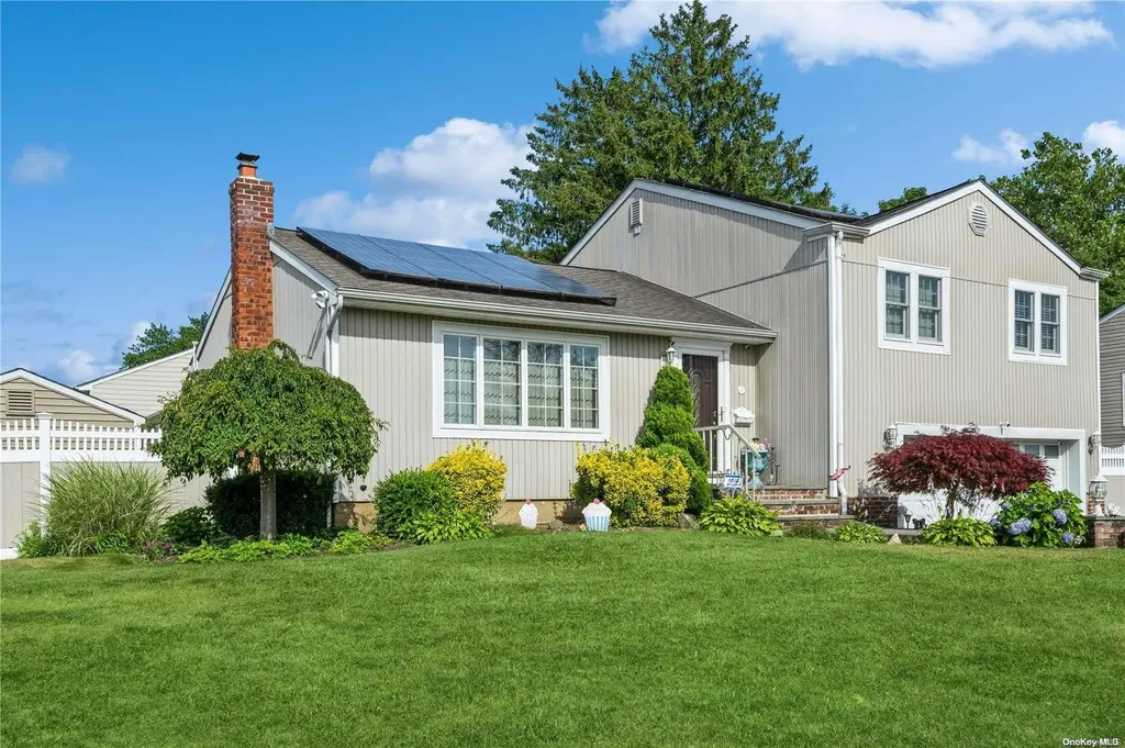 36 Cranberry Lane Plainview NY 11803