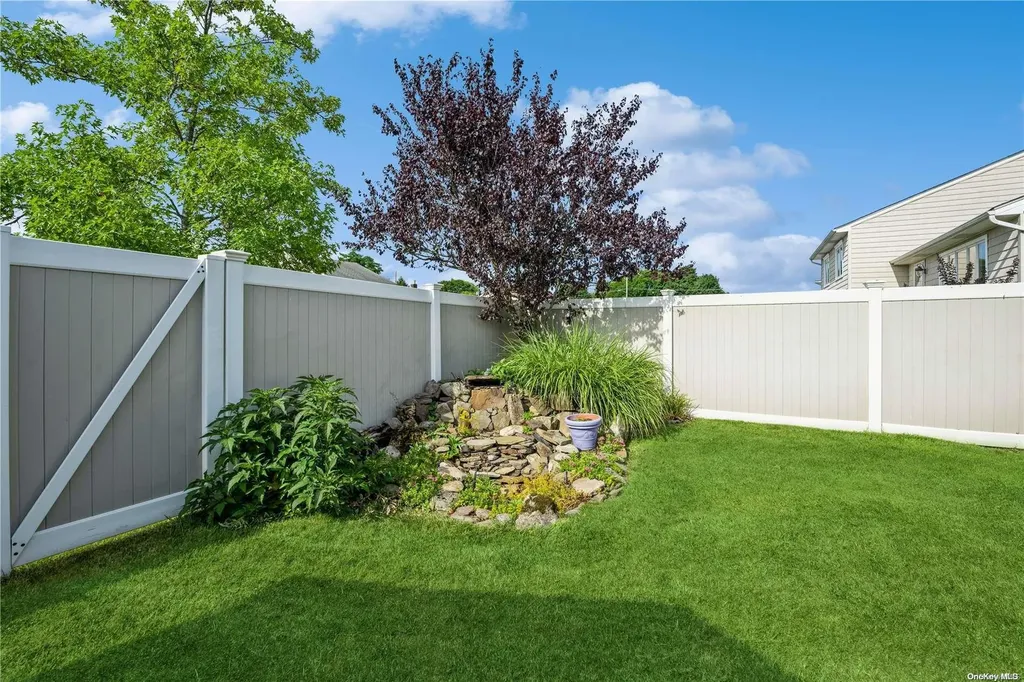 36 Cranberry Lane Plainview NY 11803
