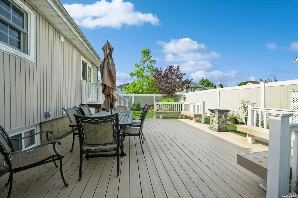 36 Cranberry Lane Plainview NY 11803