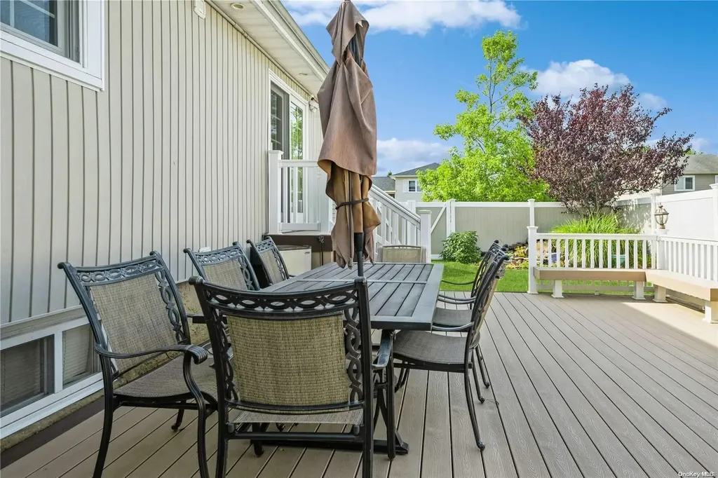 36 Cranberry Lane Plainview NY 11803