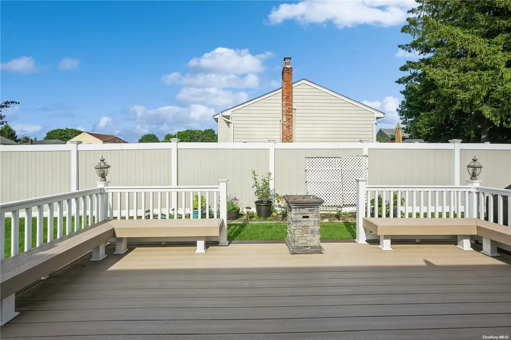 36 Cranberry Lane Plainview NY 11803