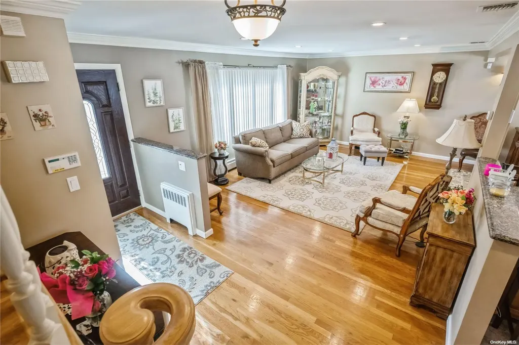 36 Cranberry Lane Plainview NY 11803