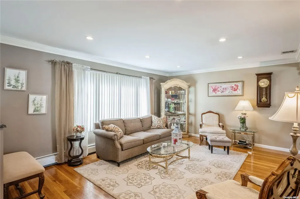 36 Cranberry Lane Plainview NY 11803