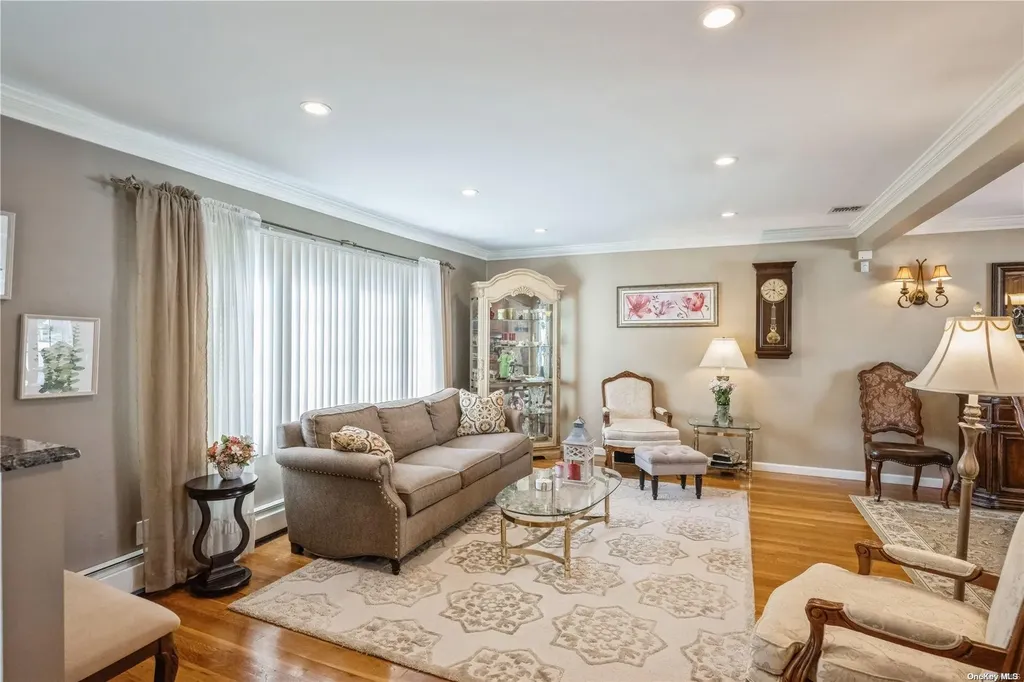 36 Cranberry Lane Plainview NY 11803