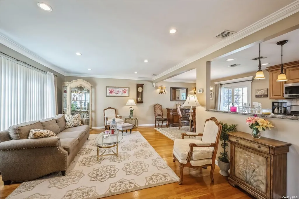 36 Cranberry Lane Plainview NY 11803