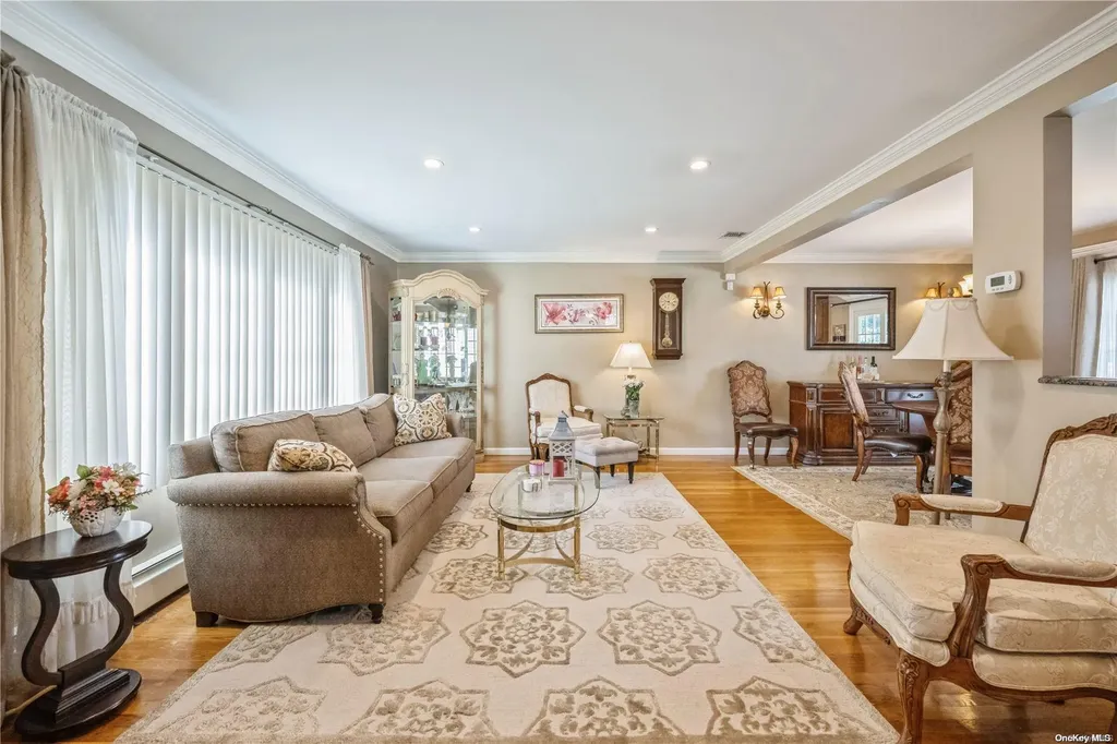 36 Cranberry Lane Plainview NY 11803
