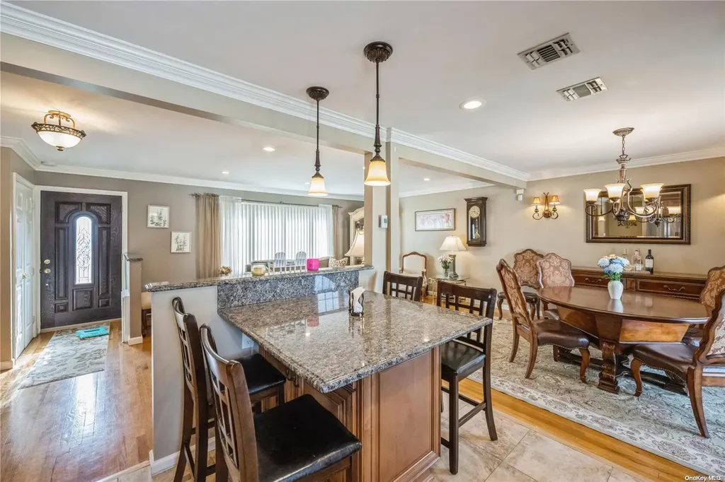 36 Cranberry Lane Plainview NY 11803