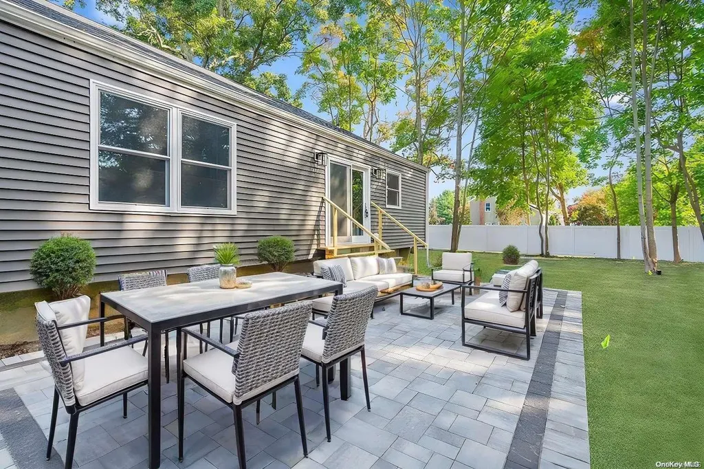 68 Van Bomel Boulevard Oakdale NY 11769