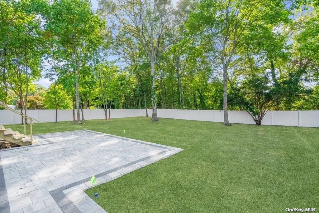 68 Van Bomel Boulevard Oakdale NY 11769