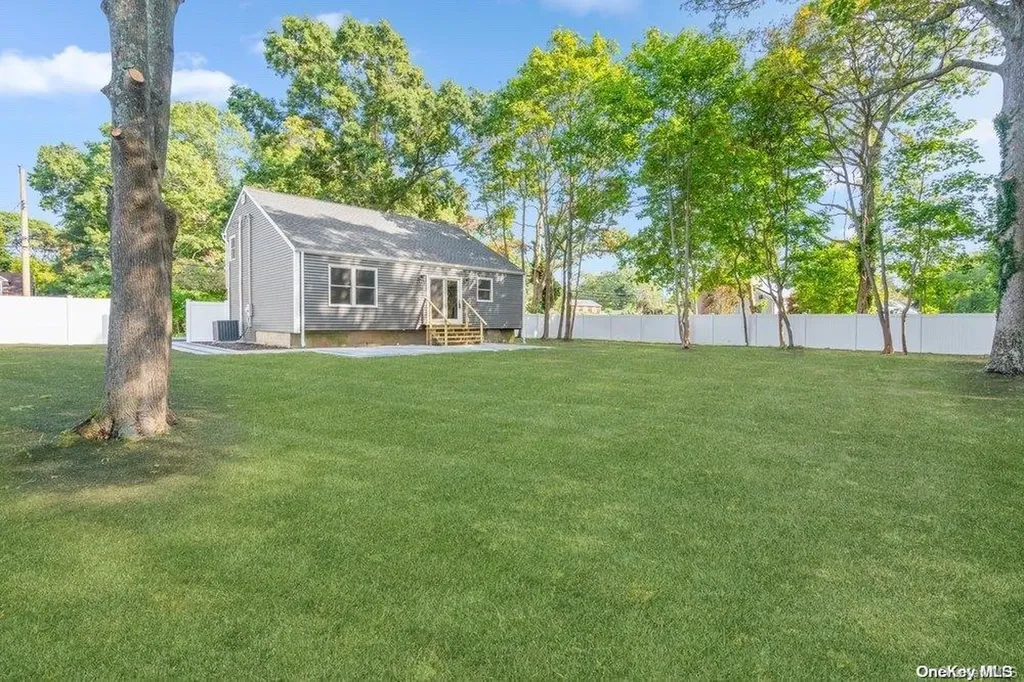 68 Van Bomel Boulevard Oakdale NY 11769
